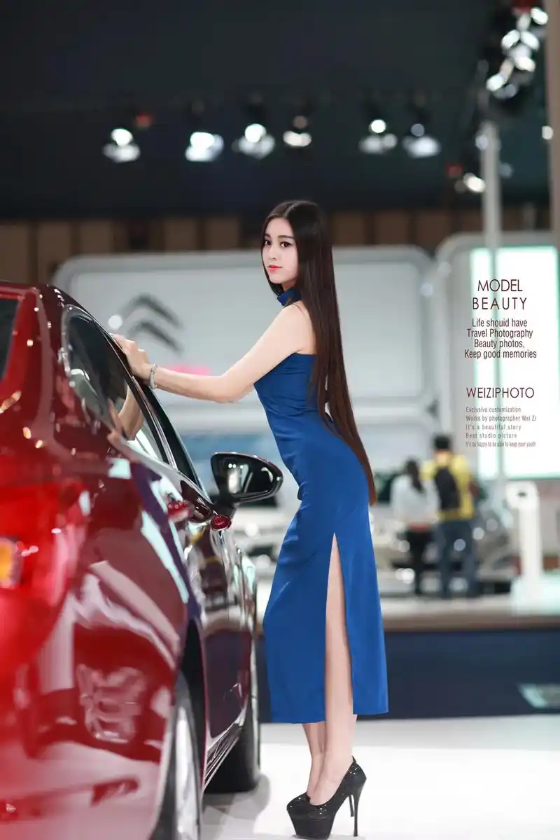 长发美女车模.#车展现场 #好看的小姐姐 #weizi作品  - 抖音