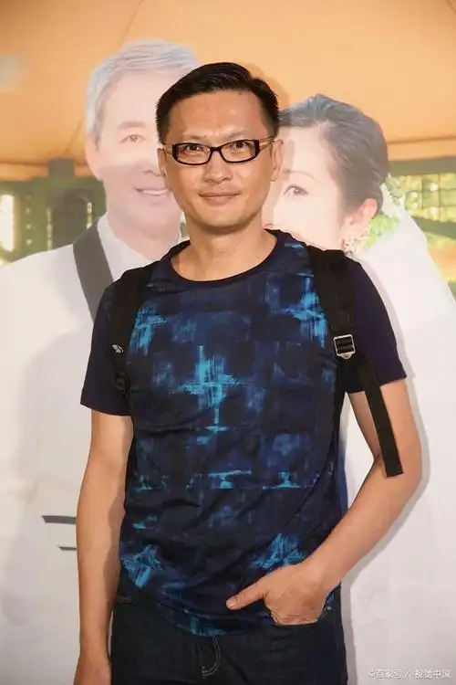 女神张岩才是人生赢家,女儿可爱漂亮,大五岁丈夫将她宠成公主