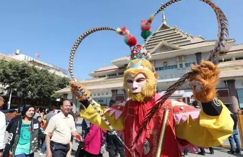 "齐天大圣"使出招牌动作迎接八方来客.