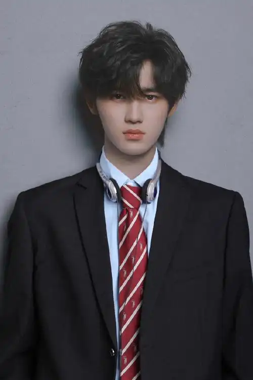 想听宋亚轩新歌,看看帅哥个人演唱会