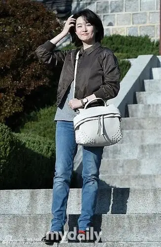 李英爱新剧开拍短发温柔 宋承宪古装蓄须稳重