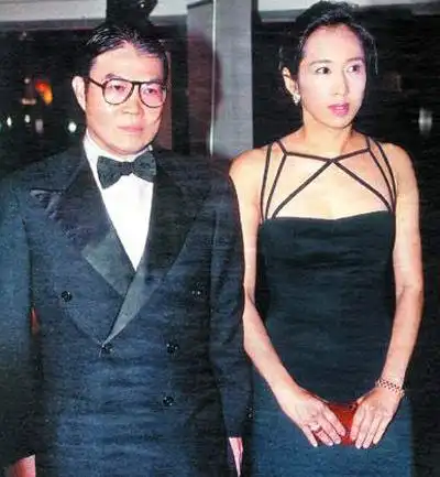 最美港姐朱玲玲早期婚纱照(图)