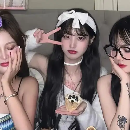 三人闺蜜头像 有人把错误归结于你的敏感,但有人会好好保护你的敏感.