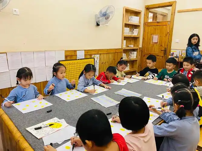 易慧佳(伏羲)幼儿园儿童画课堂精彩回顾