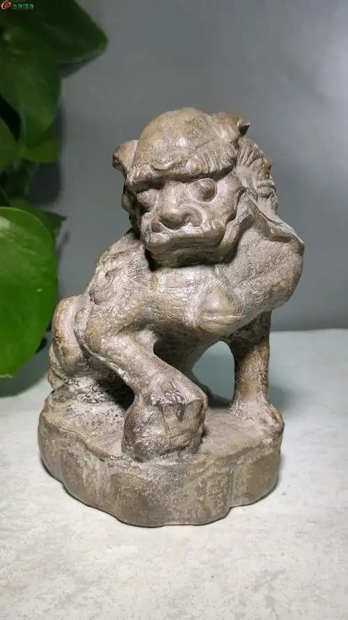 03石雕案头石狮子造型凶猛霸气十足雕刻精致皮壳老辣