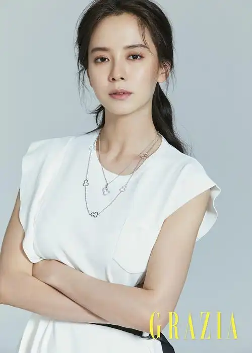 p>宋智孝(         ,song ji hyo),1981年8月15日出生于韩国庆尚北道