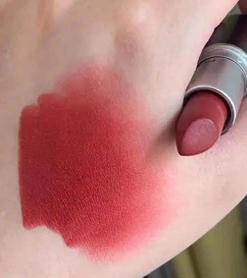 这些口红娇嫩显白,香奈儿霸屏朋友圈
