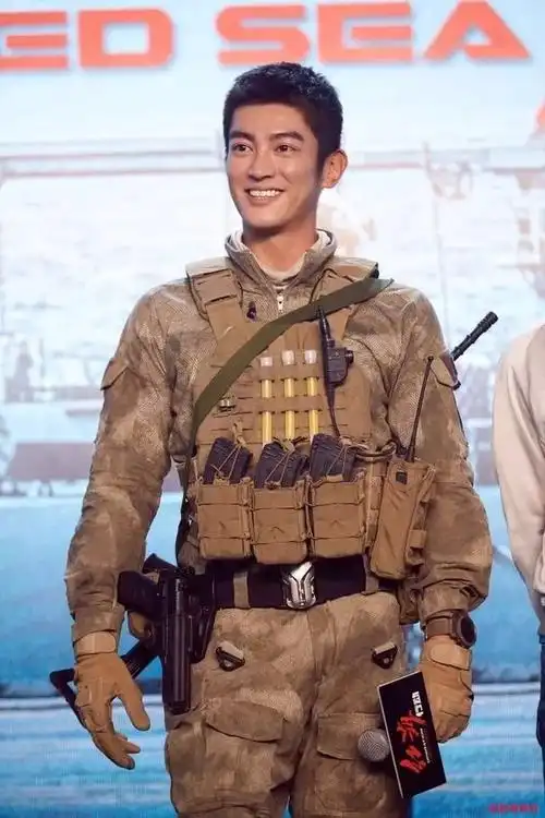 杜江凭电影红海行动大火粉丝直接送星星命名权