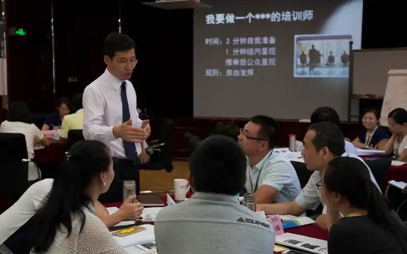 近日,高能环境组织了一次别开生面的讲师授课技巧培训,34名