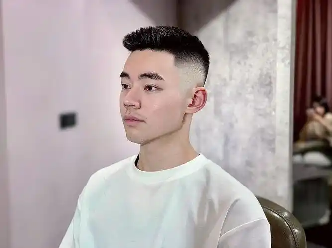 社会锅盖头发型男图片(男士过了30岁别乱剪发型) - 赤虎壹号