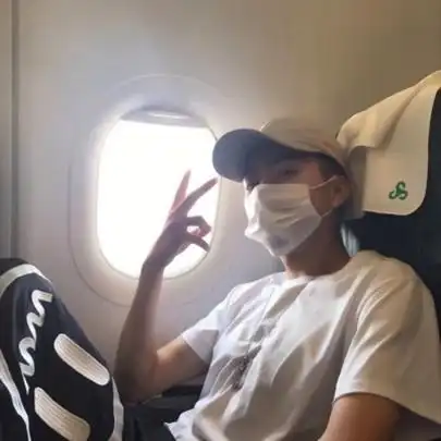 高清帅气的伤感戴帽子男头像图片