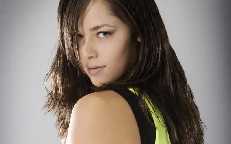 安娜伊万诺维奇桌面壁纸