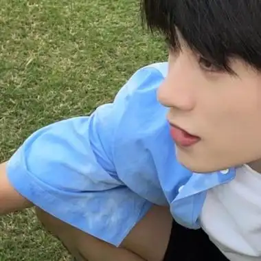 微信专用成熟男生头像很稳重不同的列车都在开往更好的方向