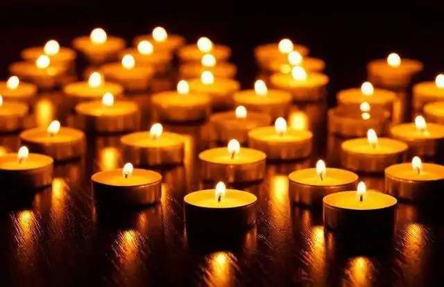 顾叔叔过世一年多了.我是从顾颖的朋友圈,发现叔叔已经去世的.