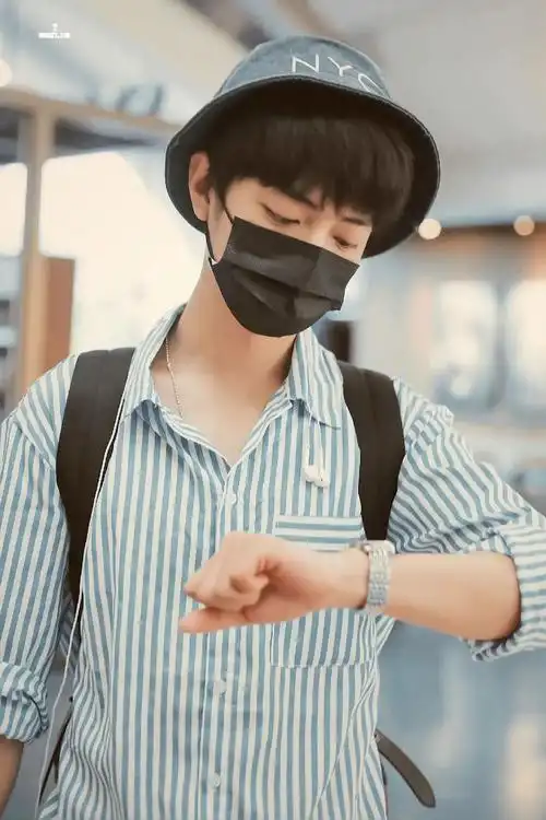 肖战 #机场穿搭  #一眼沦陷  太酷了!我又发一次 - 抖音