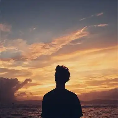 落寞男生背影头像 霸气帅哥真人图片