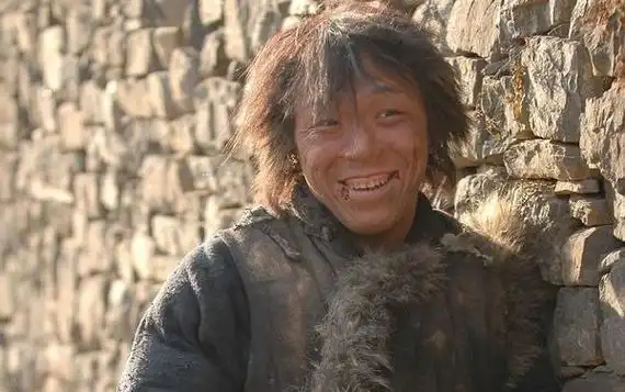 相信很多人都看过黄渤和闫妮主演的电影《斗牛》,这是一部抗战时期的