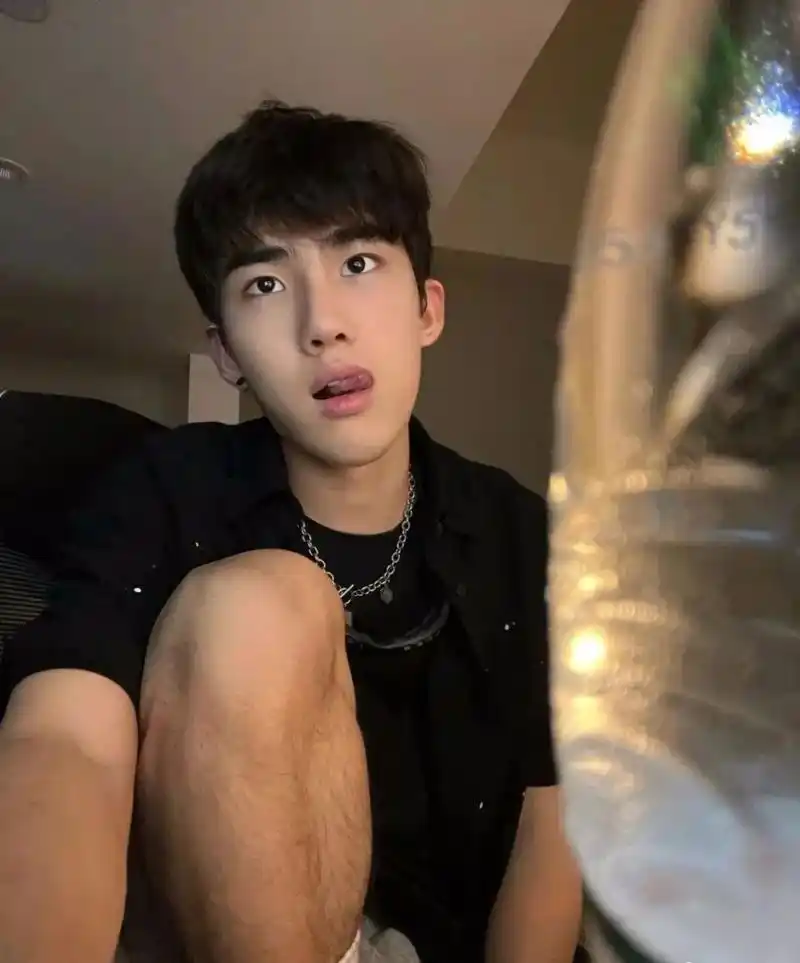 超单纯干净的高中生小帅哥 男孩纸长得帅气好看不难,  难得的长得好看