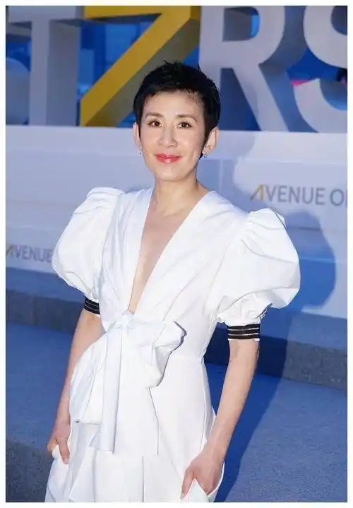 吴君如越老越有韵味!