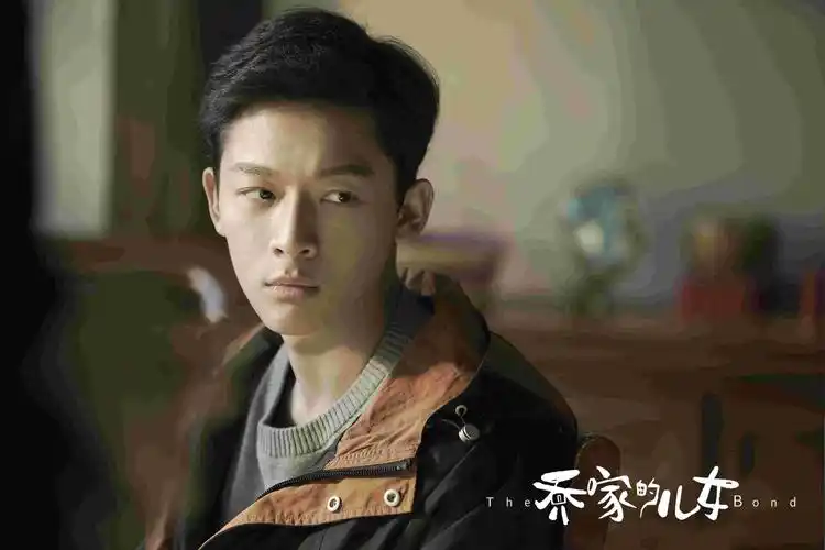 从《觉醒年代》(上图)中的陈延年到《乔家的儿女》(下图)中的乔二强