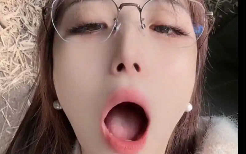 喉咙发炎了:张嘴看看喉咙,关爱扁条体健康人人有责.