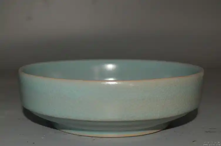 宋汝窑开片天青釉纹盘