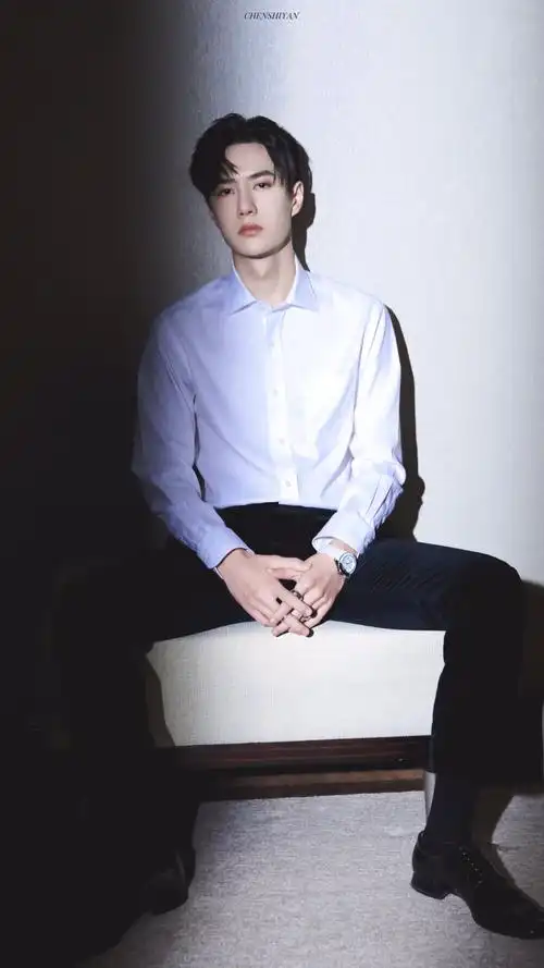 王一博壁纸白衬衫