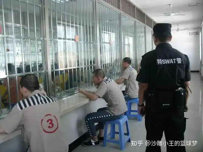 被判"无期徒刑"的犯人,每天在监狱里做什么?生活有啥盼头?