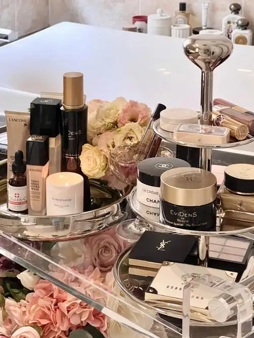 化妆台随手拍78精致女生初夏的美妆爱用物