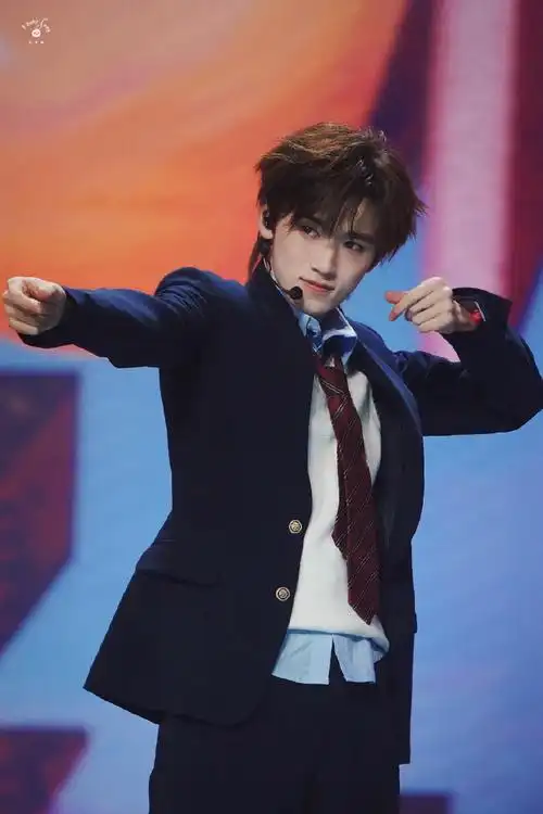 98    听说隔壁班超帅的转校生会跳舞  @时代少年团-宋亚轩