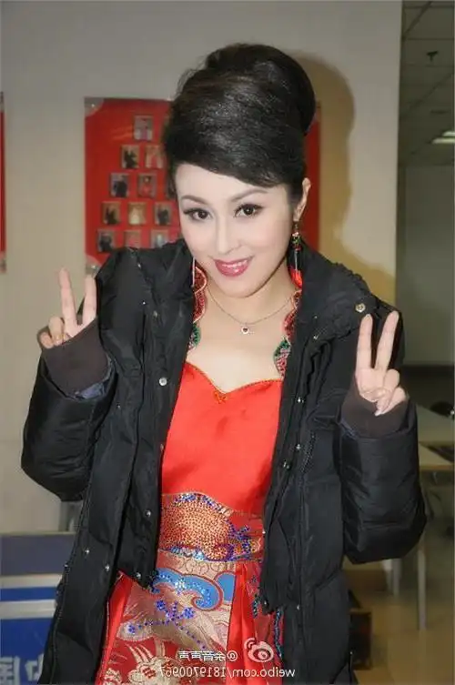 杜喆张馨月 京剧演员张馨月的丈夫 / 比乐族