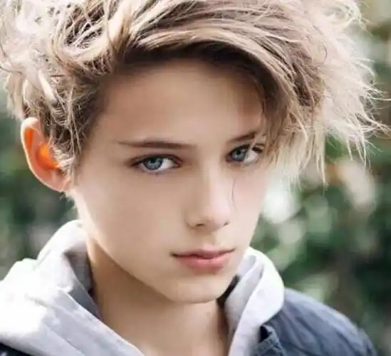 曾被誉为"世界第一帅"的男孩,如今长成这模样,网友:开挂人生_孩子