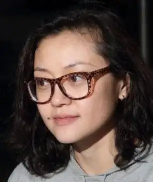 王刚28岁女儿曝低胸照 王婷婷美貌惊艳