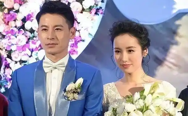 钱泳辰第一眼看到吕一就动了心,于是在认识了对方之后,他开始了猛烈的