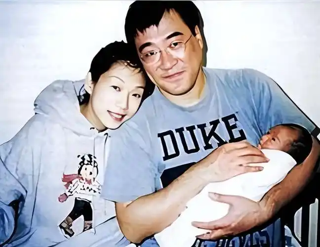 回顾歌手林忆莲李宗盛为她离婚陈辉虹等她20年今却孤单一人