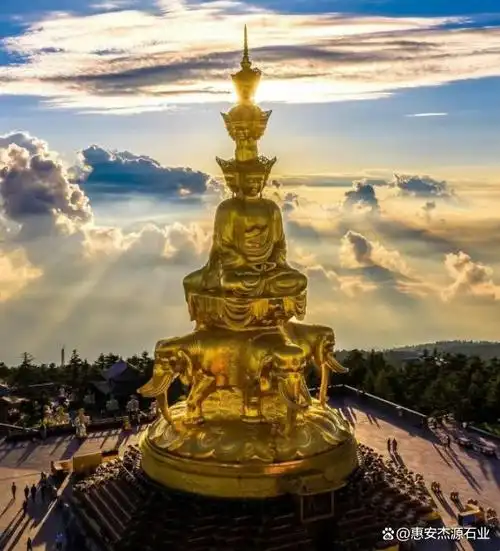 峨眉山上的神秘雕像,是普贤菩萨显灵?