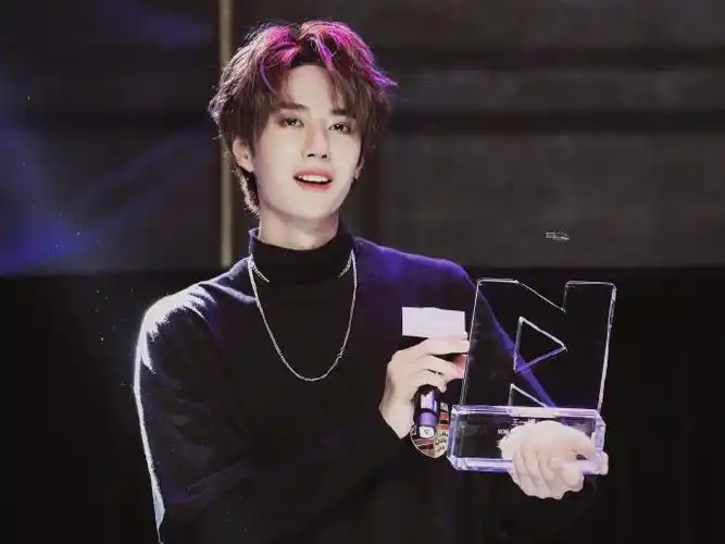 王一博#最爱的舞台之一,王一博吹灰舞yyds@uniq-王一博