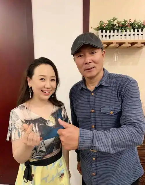 61岁谢园因心脏病离世,一生无儿无女,最后一次公开现身画面曝光_邱悦