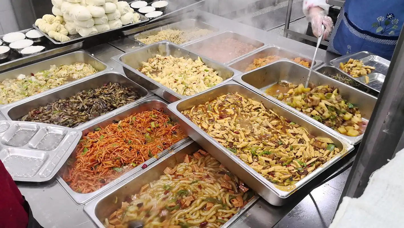 大学食堂饭菜真便宜,2两牛肉面只要3块5