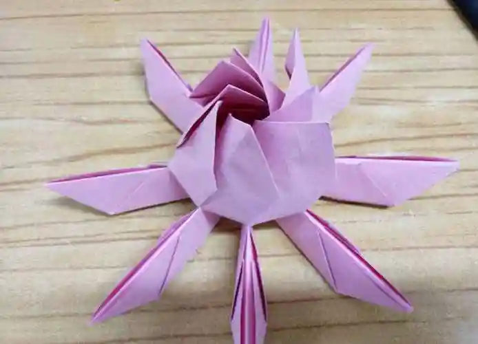 手工折纸,教你折一朵含苞开发的荷花,折法简单易学!附教程