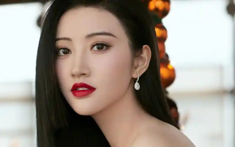 景甜鱼尾裙壁纸36