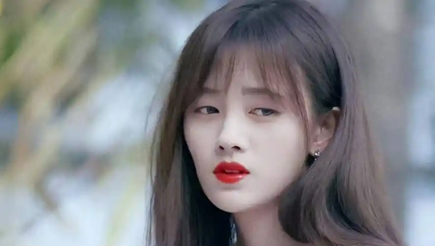 原创鞠婧祎拍戏受伤发文吐槽看到伤口后杨幂是这么说的