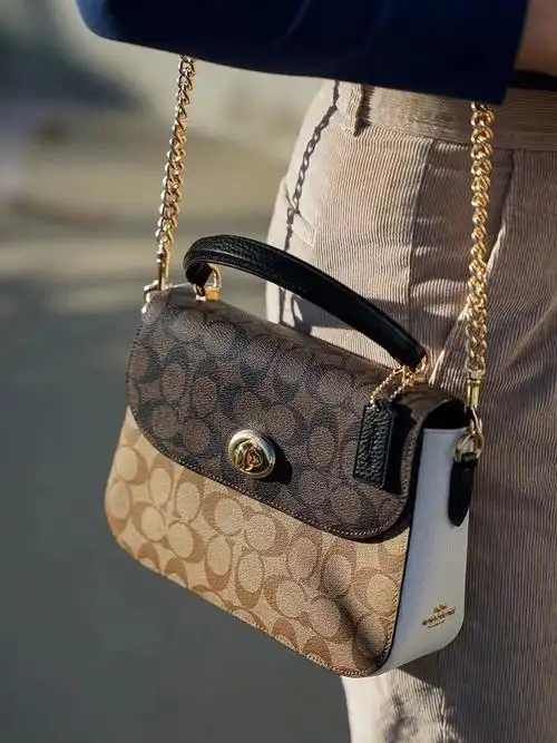 coach蔻驰女包marlie翻盖邮差包拼色老花