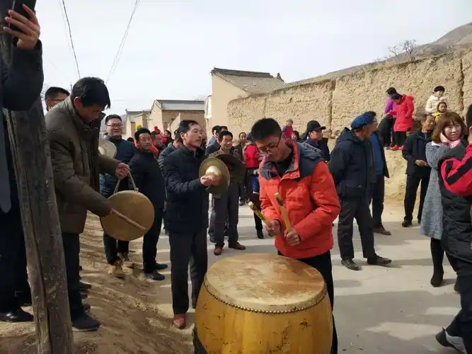 敲响铿锵的锣鼓,催人奋进的鼓点,是每个下王家人前行的最强音.