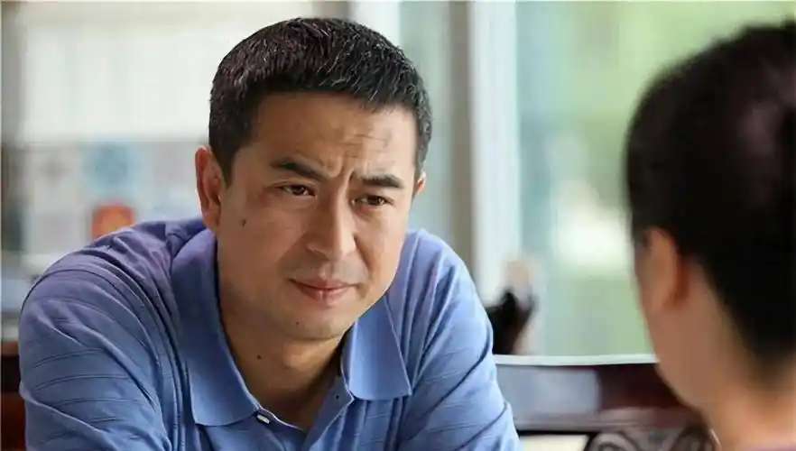 回顾张嘉译婚变?王海燕深夜发文:多年婚姻一纸协议不再见