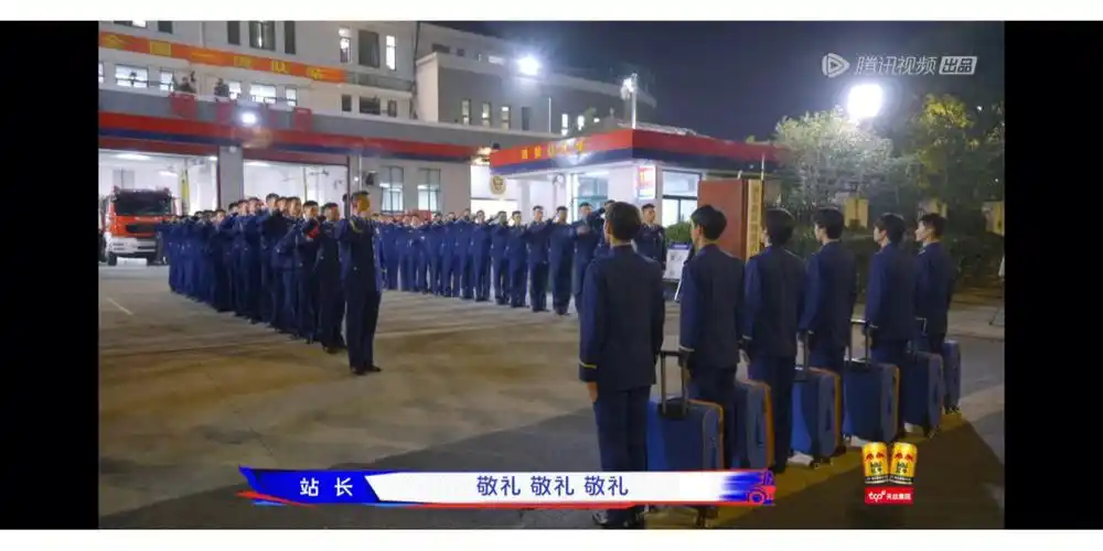 我真的太吃敬礼这个动作了