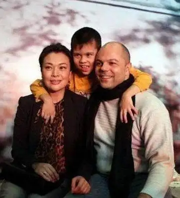 53岁史可全家近照气质雍容艳丽二婚外籍丈夫身家过亿