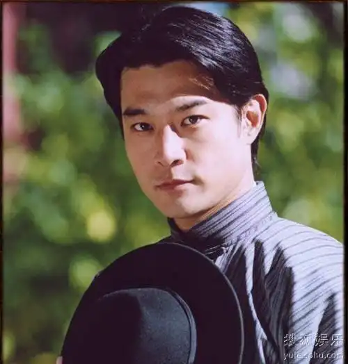 黄维德戏路宽广演技臻纯 百变型男受追捧