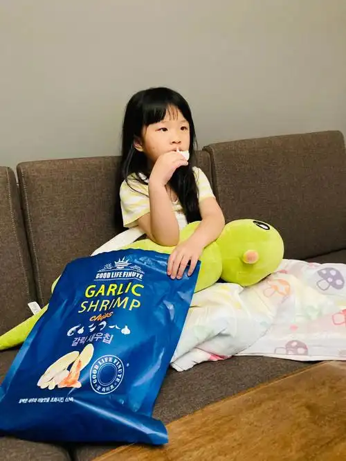 小女孩小巨人比比