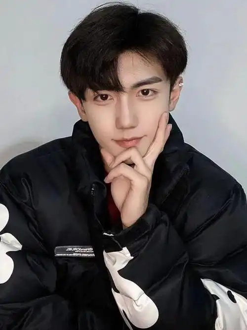 最帅的男生(最帅的男生照片 冷酷)